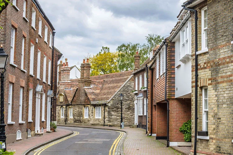 Choosing a qualified Surveyor Warrington with expert tips for property